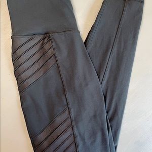 Old Navy Active 7/8 Leggings - Women’s Size Small